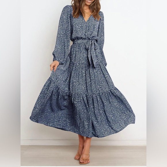 Dresses & Skirts - Gorgeous lengthy blue flora fall dress